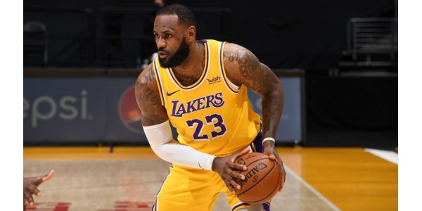 LeBron James no es derrotado por la edad real